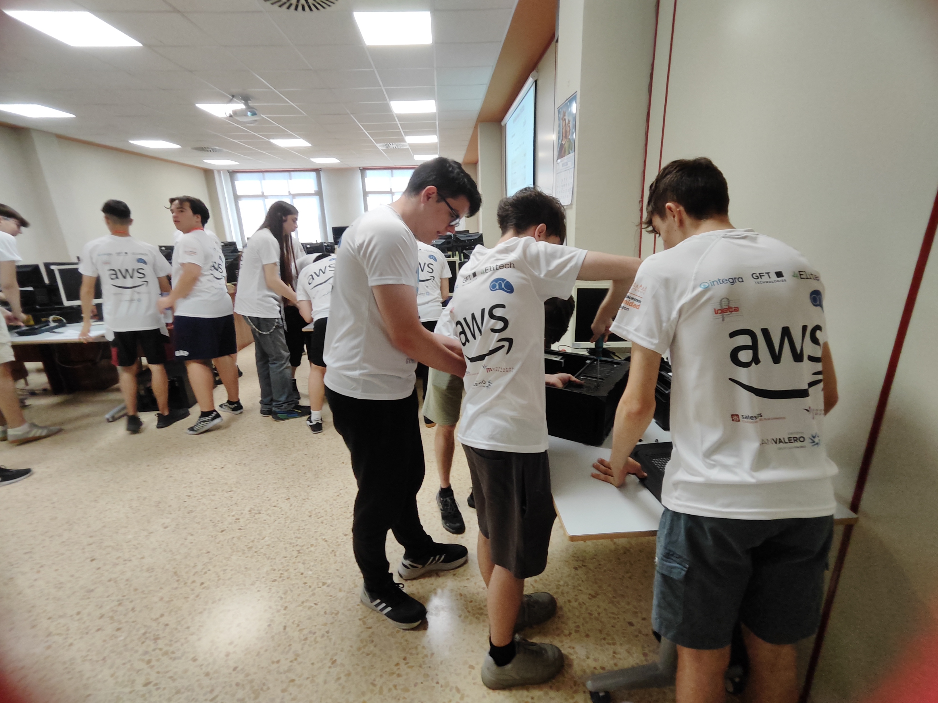 Students at Centro San Valero in class and at the ATTA challenges · photo 8